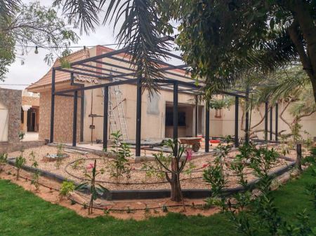 ​ملاحق ساندوتش بانل واسمنت بورد بجدة:للمميزات والأسعار وأيهما أفضل لبناء ملحق مثالي؟ 
